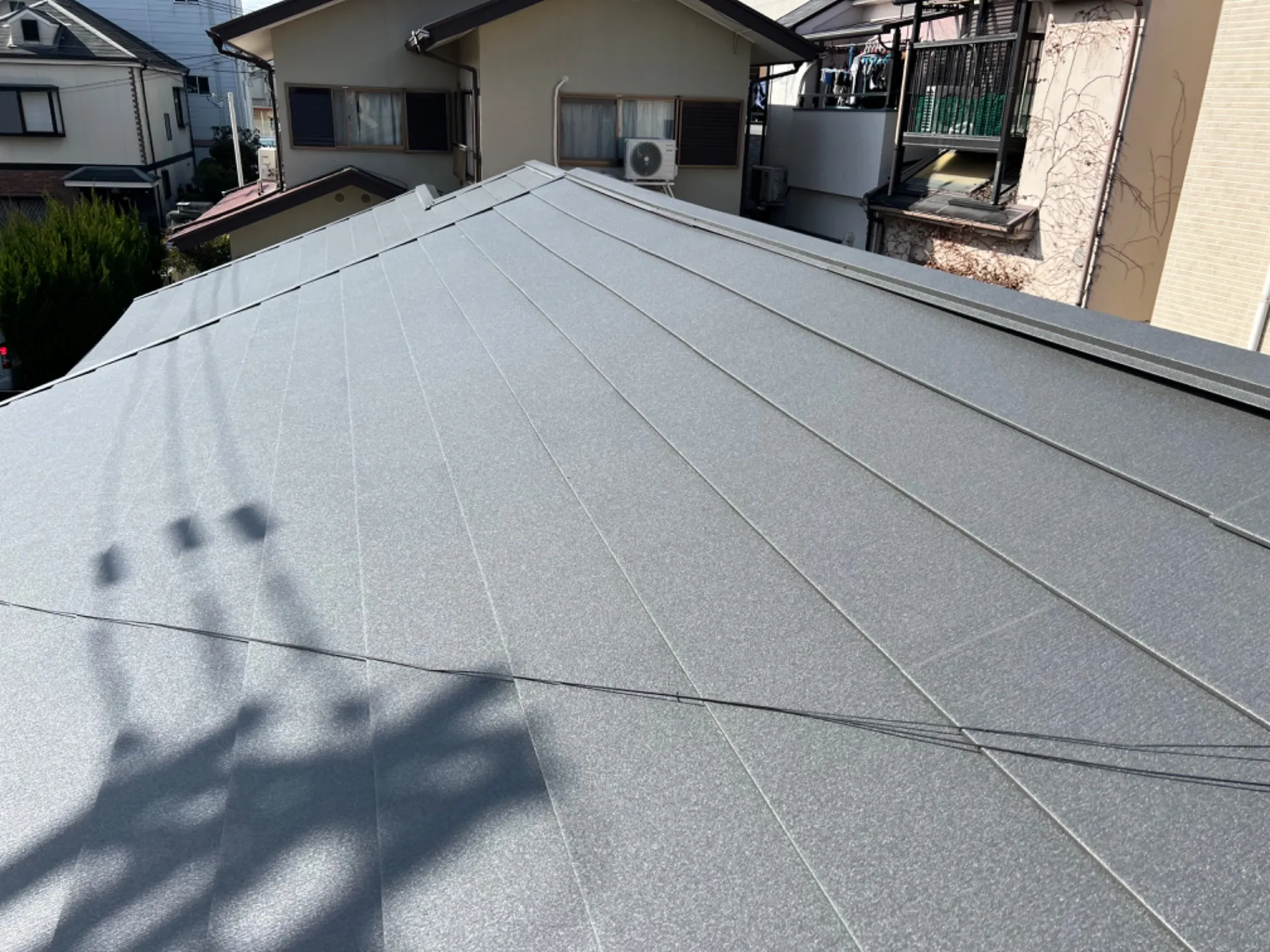 【屋根塗装】ガルバリウム鋼板の屋根材